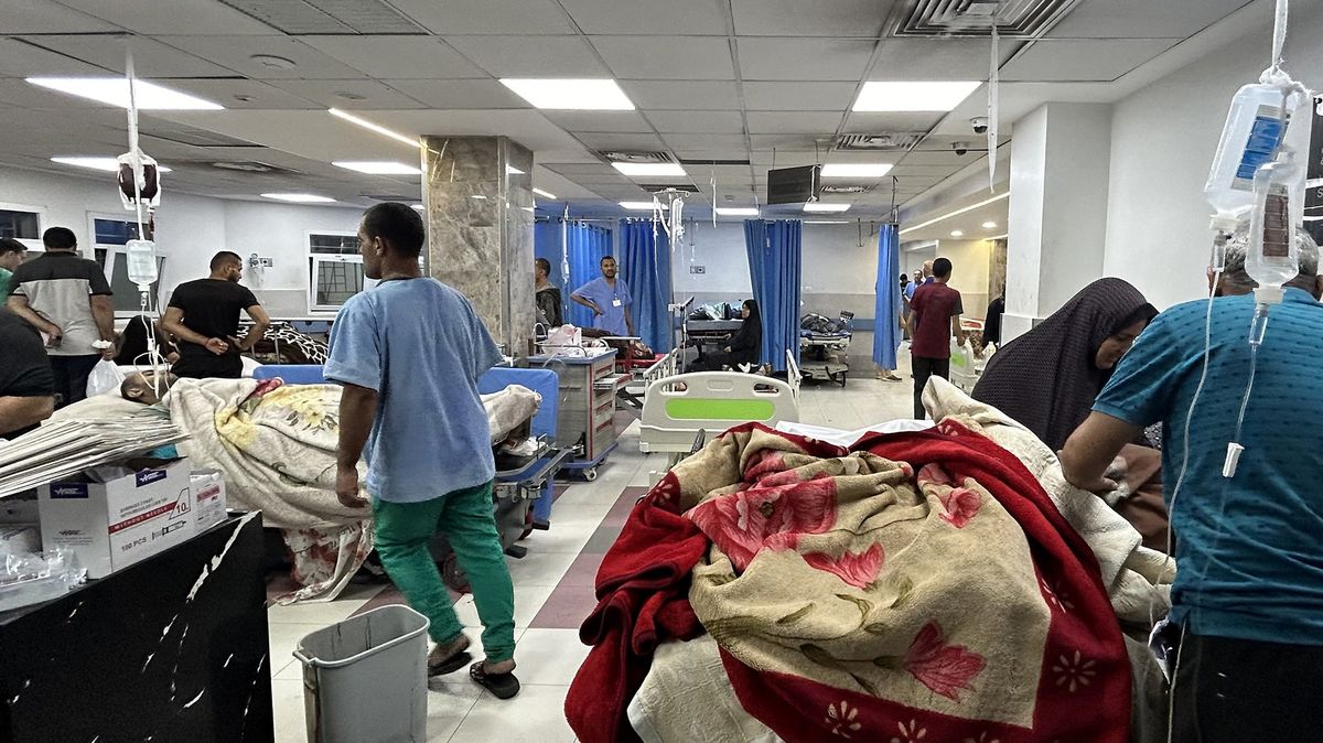 Izrael zničil budovu nemocnice Šífa, tvrdí Palestinci. Zatím bez důkazů